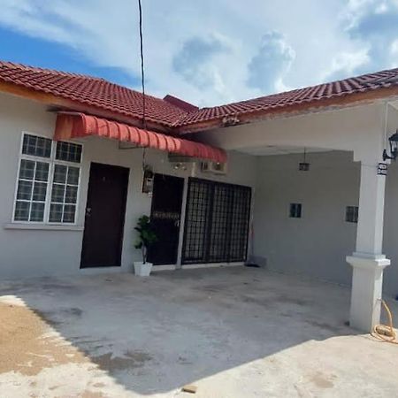 Sobey Laris Roomstay Iman Gmc Gua Musang Exterior photo