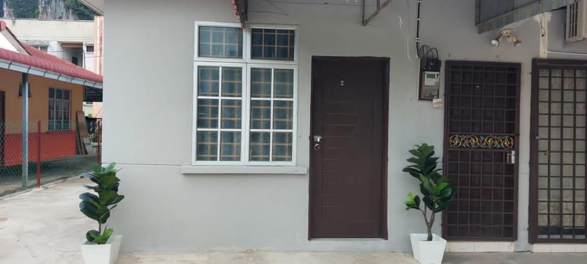 Sobey Laris Roomstay Iman Gmc Gua Musang Exterior photo