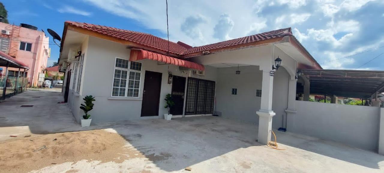 Sobey Laris Roomstay Iman Gmc Gua Musang Exterior photo